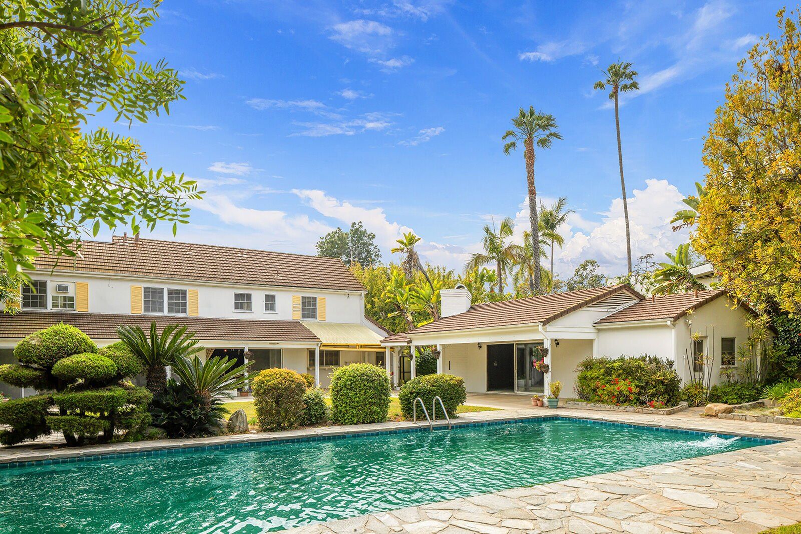 Betty White home pool
